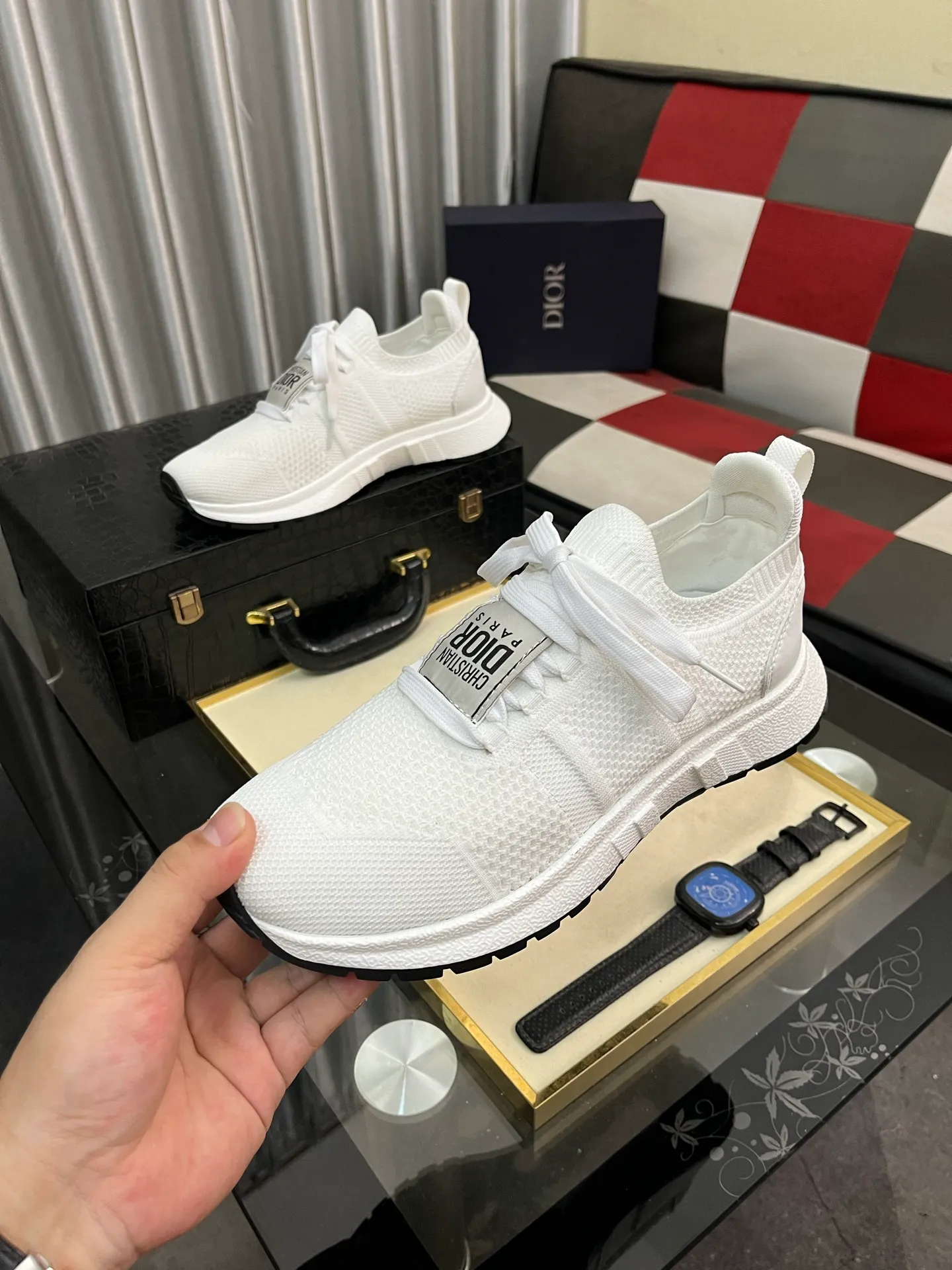 Men's men's shoes 💰400⌚️⌚️Dior unique modern style sneakers. 🏃Casual LeFou original leather😍😍 Yangli (refuses to discolor and rub feet) soles: Original soles specially provided by the original factory, super cool😍 Lace-up to bring wind when walking👍Style design ⚠️Super comfortable and wear-resistant original soles. Code number: 38-443️⃣Colors available
